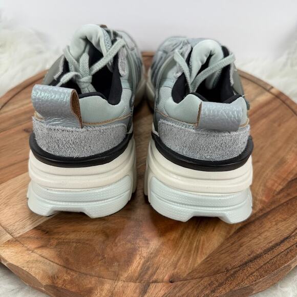 Nike V2K Run PRM Women's Size 10 Light Pumice Light Orewood FN6703-003‎ - Picture 4 of 8